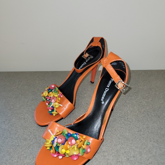 🔥Pierre Dumas Orange Heels with Colorful accents🔥 - Picture 4 of 10